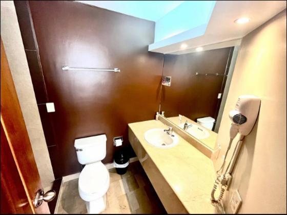 1420 Lujosa Habitacion - Hotel Akros Quito Eksteriør billede