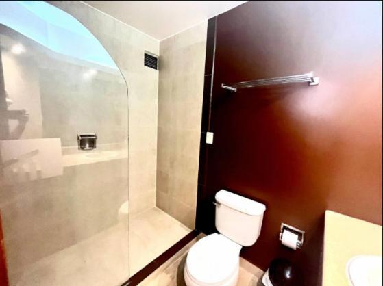 1420 Lujosa Habitacion - Hotel Akros Quito Eksteriør billede