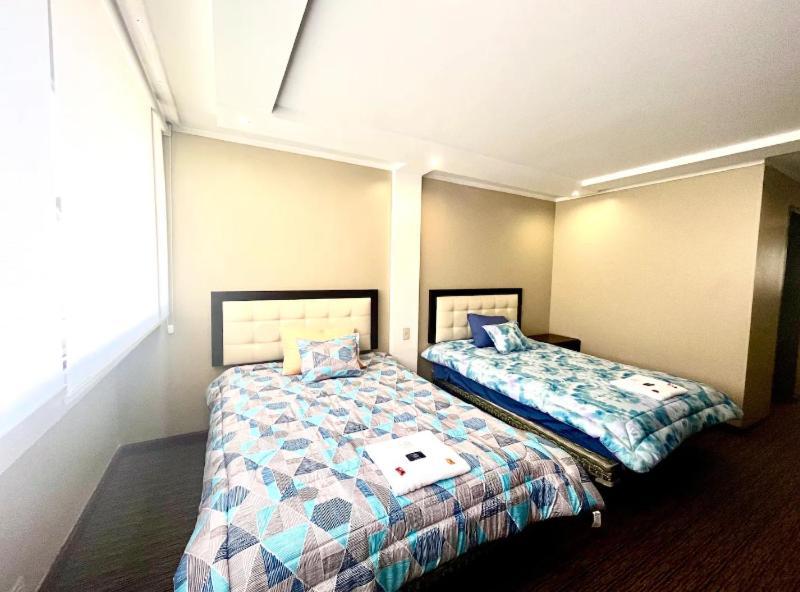 1420 Lujosa Habitacion - Hotel Akros Quito Eksteriør billede