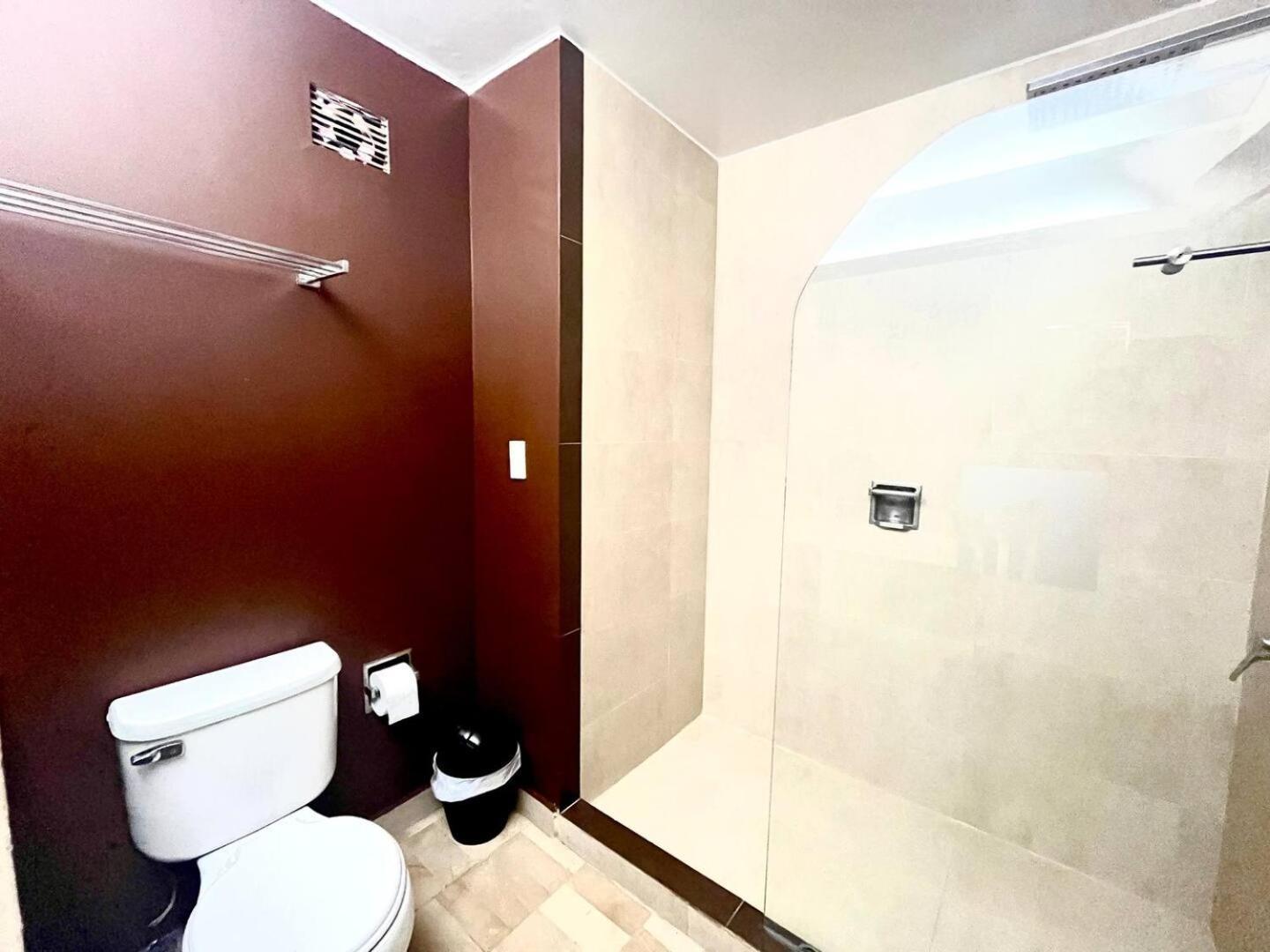 1420 Lujosa Habitacion - Hotel Akros Quito Eksteriør billede