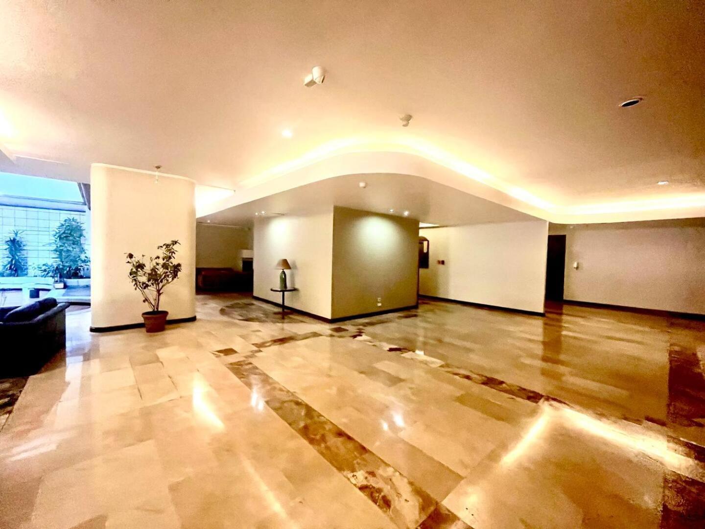 1420 Lujosa Habitacion - Hotel Akros Quito Eksteriør billede