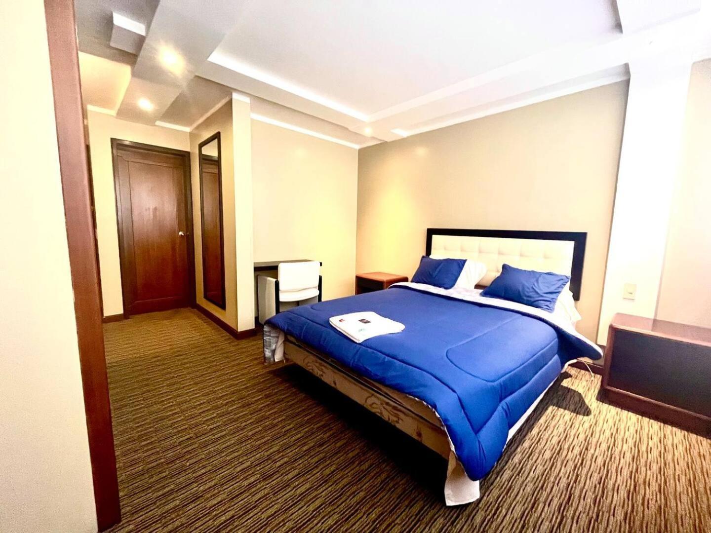 1420 Lujosa Habitacion - Hotel Akros Quito Eksteriør billede