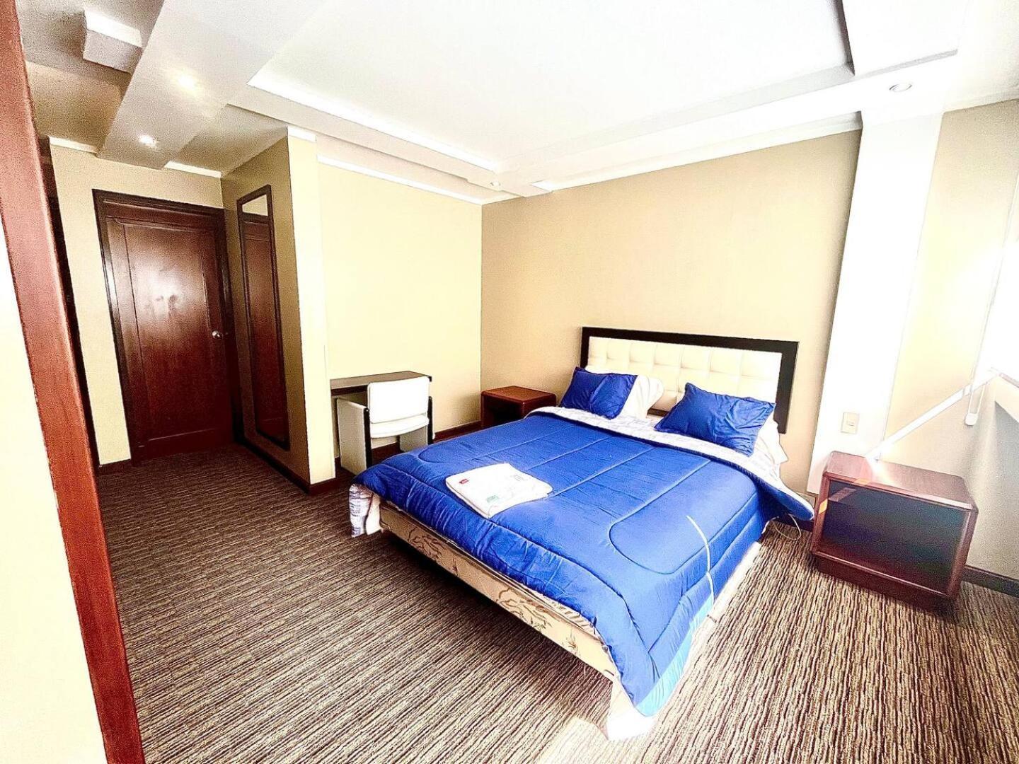 1420 Lujosa Habitacion - Hotel Akros Quito Eksteriør billede